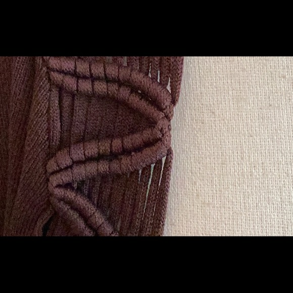 CABLE & GAGE Chocolate Brown 3/4 sleeve Stretchy Top w/Open Neckline Detail - Picture 10 of 10